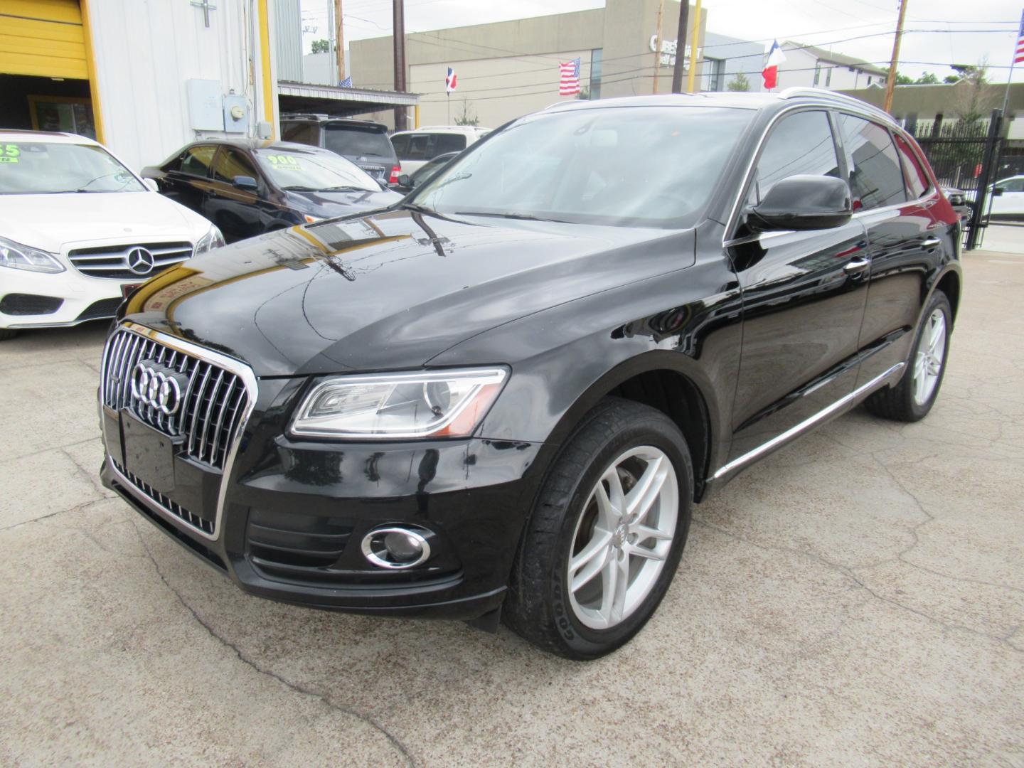 2015 Black /Black Audi Q5 PREMIUM PLUS (WA1LFAFP4FA) with an 2.0L I4 F DOHC 16V engine, Automatic transmission, located at 1511 North Shepherd Dr., Houston, TX, 77008, (281) 657-1221, 29.798361, -95.412560 - 2015 AUDI Q5 2.0T QUATTRO PREMIUM PLUS VIN: WA1LFAFP4FA145528 W A 1 L F A F P 4 F A 1 4 5 5 2 8 4 DOOR WAGON/SPORT UTILITY 2.0L I4 F DOHC 16V FLEX FUEL ALL WHEEL DRIVE - Photo#16